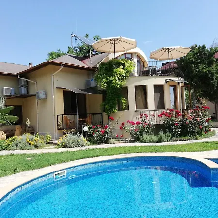 Pensión Complex Maxim